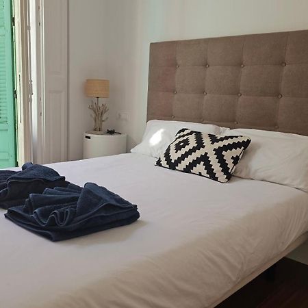 Chic Casa Cathedral At Calle Fresca 2-Bedroom Apartment In Malaga City Center מראה חיצוני תמונה