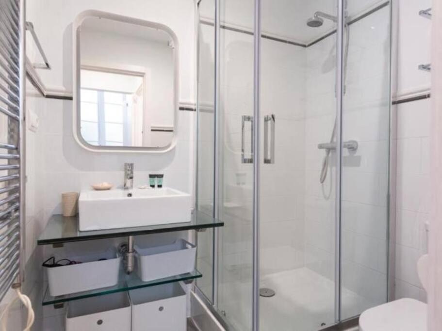 Chic Casa Cathedral At Calle Fresca 2-Bedroom Apartment In Malaga City Center מראה חיצוני תמונה