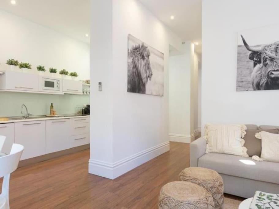 Chic Casa Cathedral At Calle Fresca 2-Bedroom Apartment In Malaga City Center מראה חיצוני תמונה