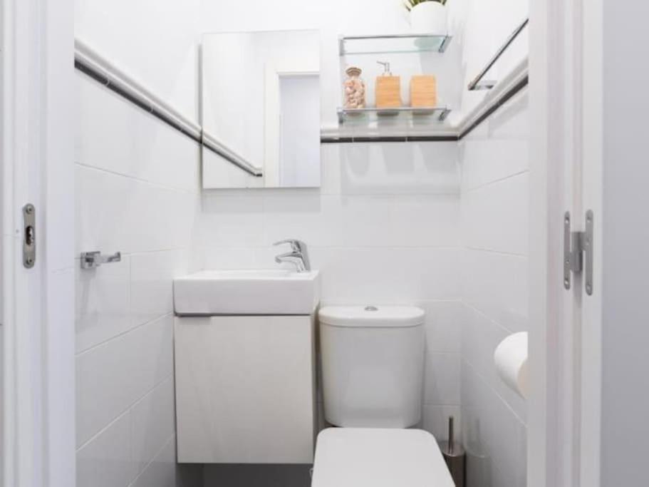 Chic Casa Cathedral At Calle Fresca 2-Bedroom Apartment In Malaga City Center מראה חיצוני תמונה