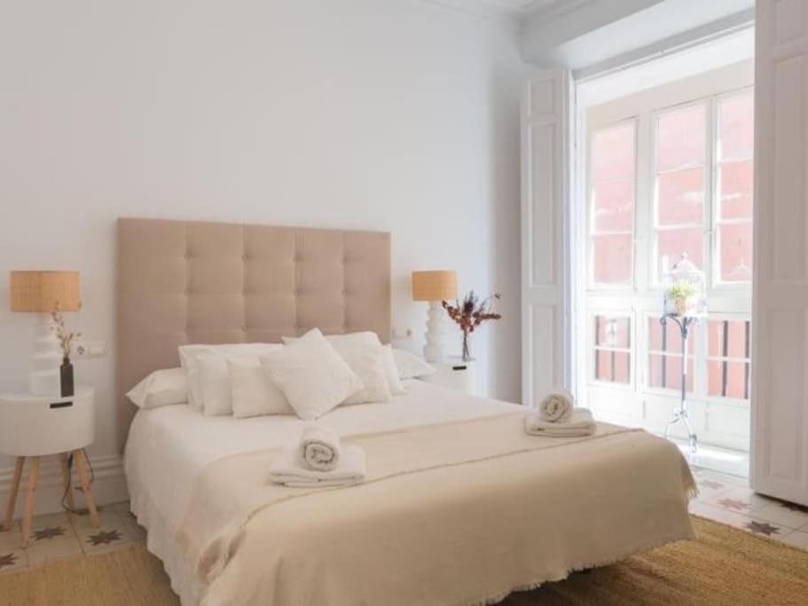Chic Casa Cathedral At Calle Fresca 2-Bedroom Apartment In Malaga City Center מראה חיצוני תמונה